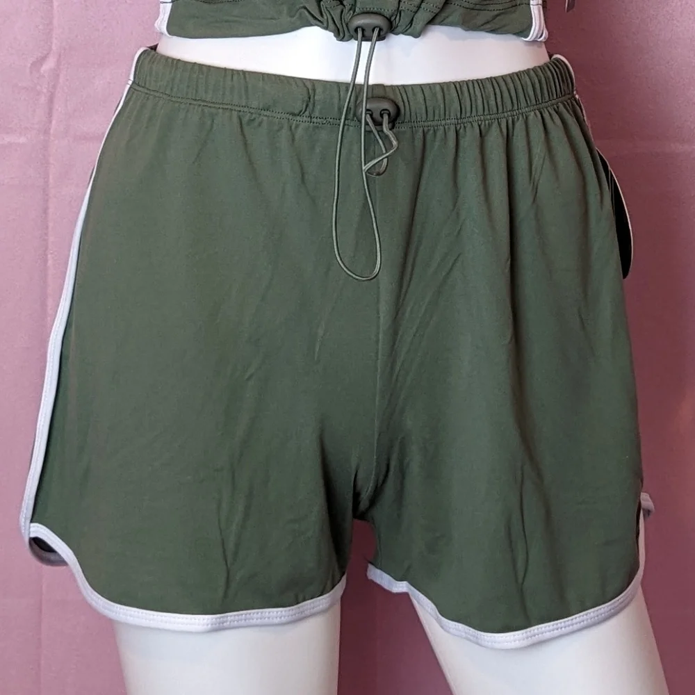feathers chicme green